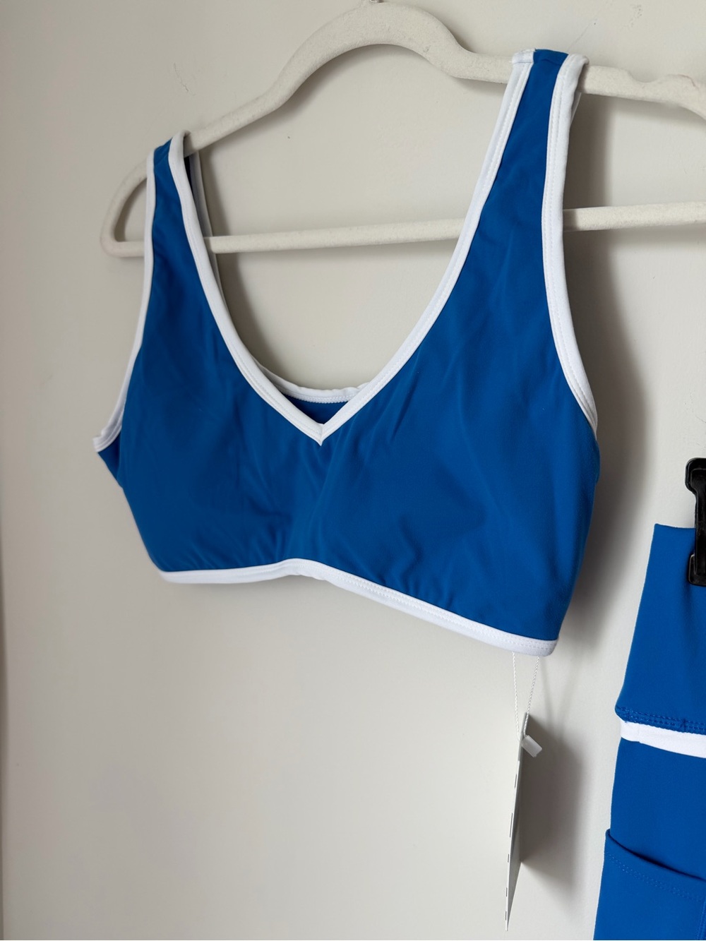 Wilo blue sports bra and shorts workout two piece set - Picture 4 of 9